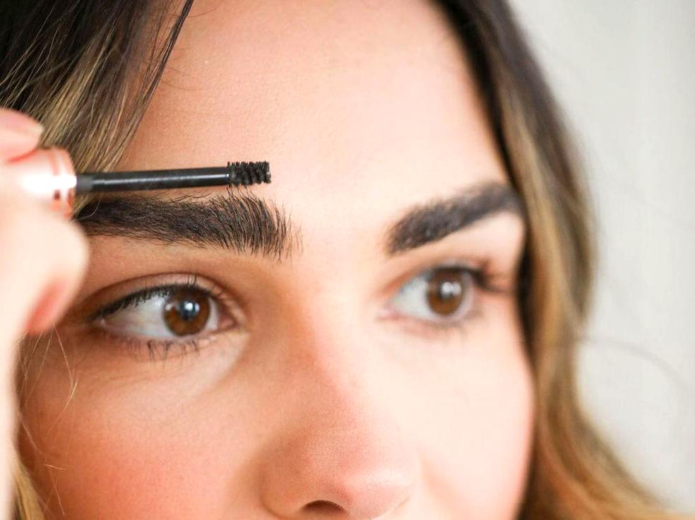 How to Perfectly Shape Your Eyebrows