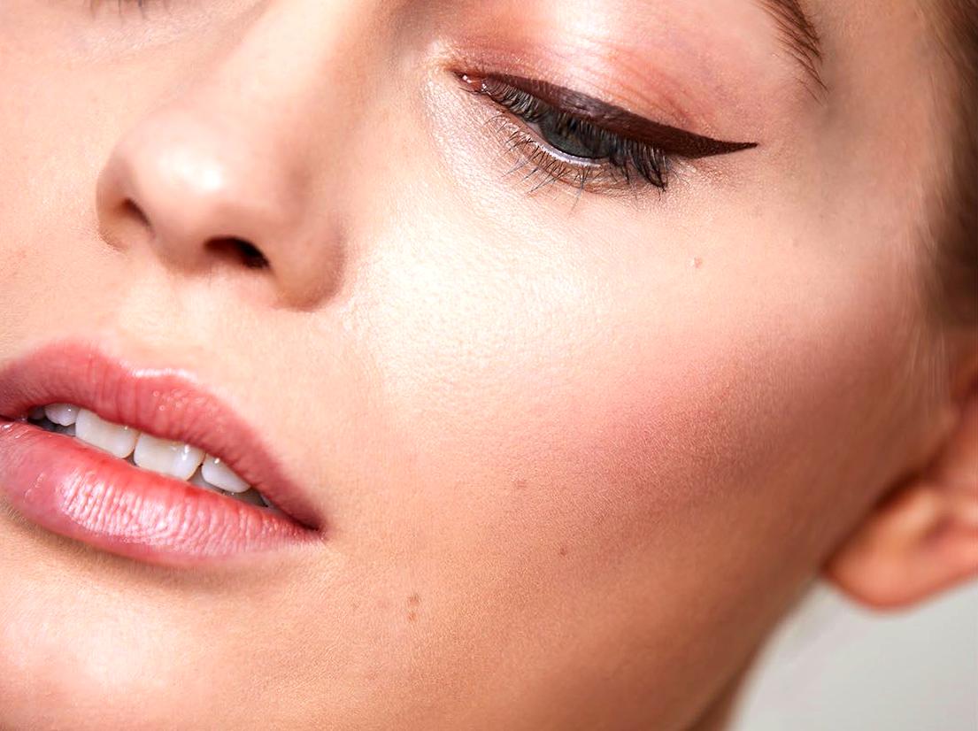 Achieving the Ideal Winged Eyeliner Look